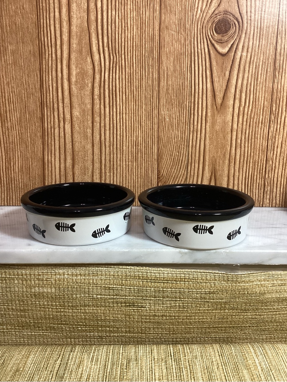 Signature 2008 Black & White Fishbone Ceramic Pet Bowls - Set of 2